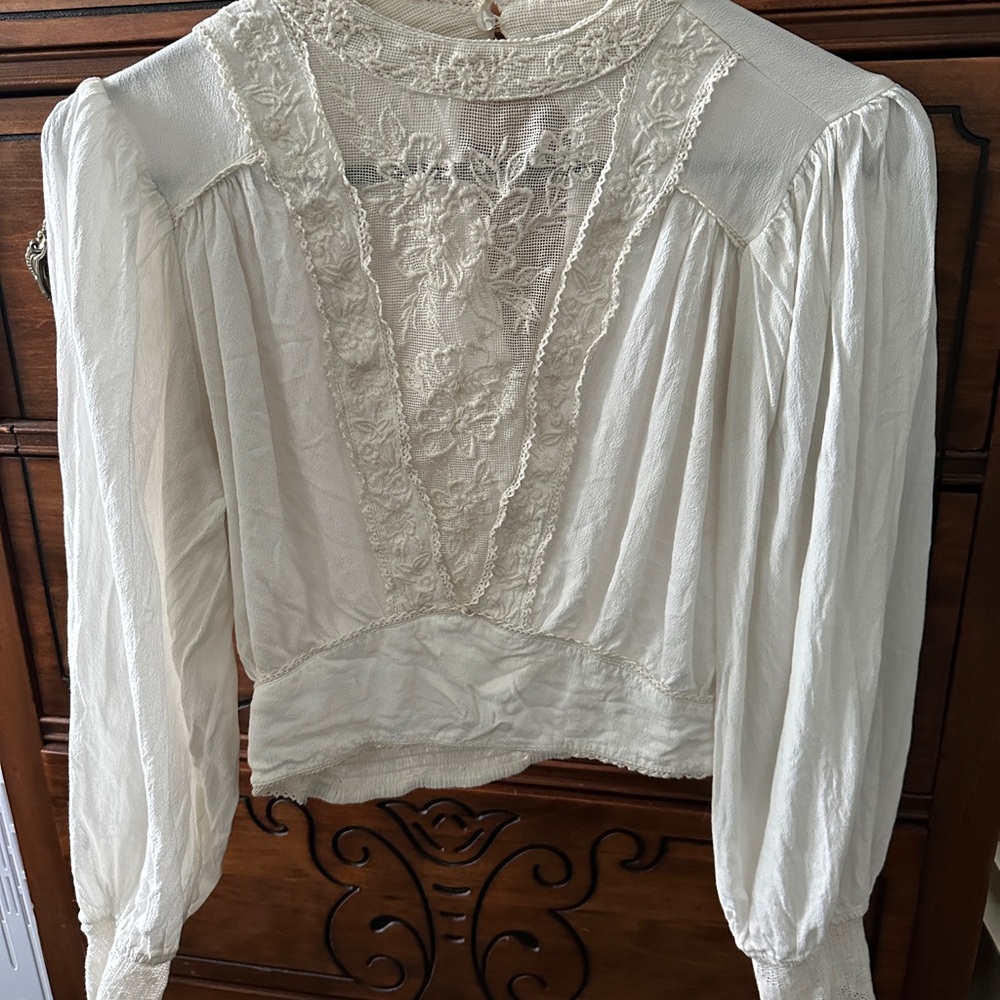 Zara small 70’s does Edwardian Cream long sleeve Lace Blouse